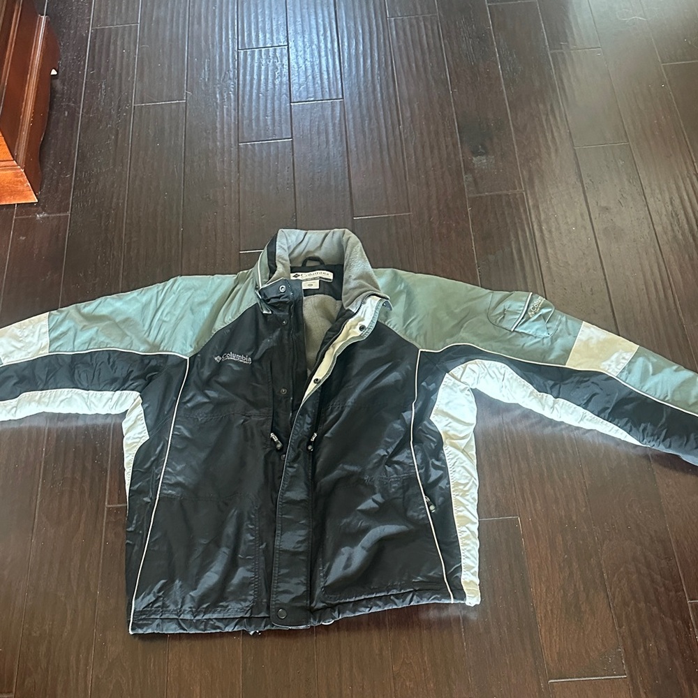 Columbia Men's Black and Silver Performance Puffy Jacket